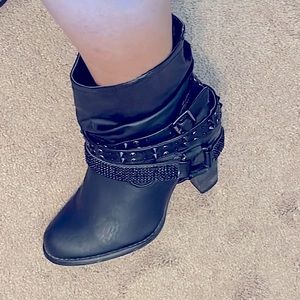 These boots are soooo CUTE! Size 9.5 fits like 9. Brand Not Rated